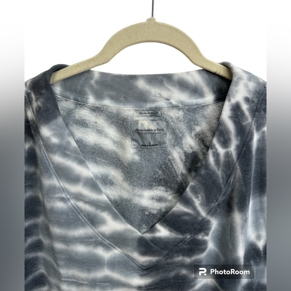 ABERCROMBIE & FITCH Wash Effect Sharkbite V-Neck Sweatshirt, Size SMALL - Picture 8 of 14